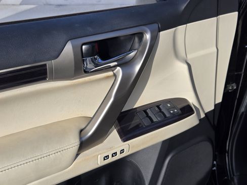 Used 2021 Lexus GX 460 Luxury w/ Accessory Package AWD/4WD image 10