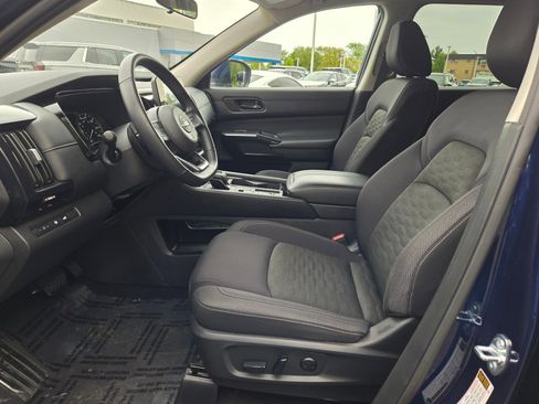 Used 2025 Nissan Pathfinder SV FWD image 24