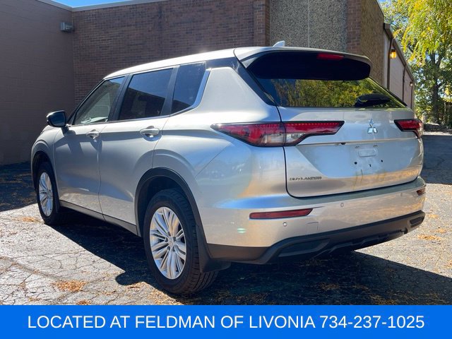 Used 2024 Mitsubishi Outlander ES AWD/4WD image 3
