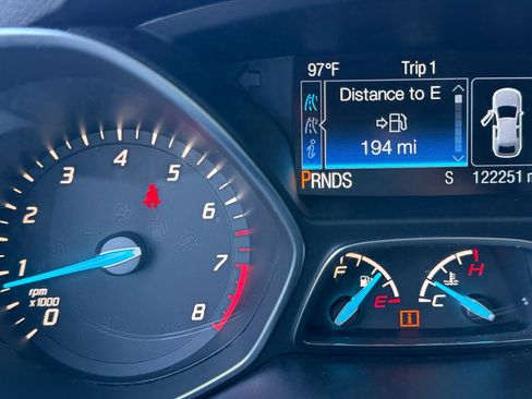 Used 2016 Ford Escape SE w/ Equipment Group 201A FWD image 11