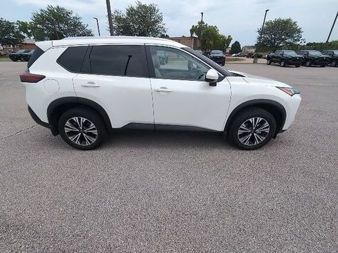 Used 2023 Nissan Rogue SV w/ SV Premium B Package AWD/4WD image 2