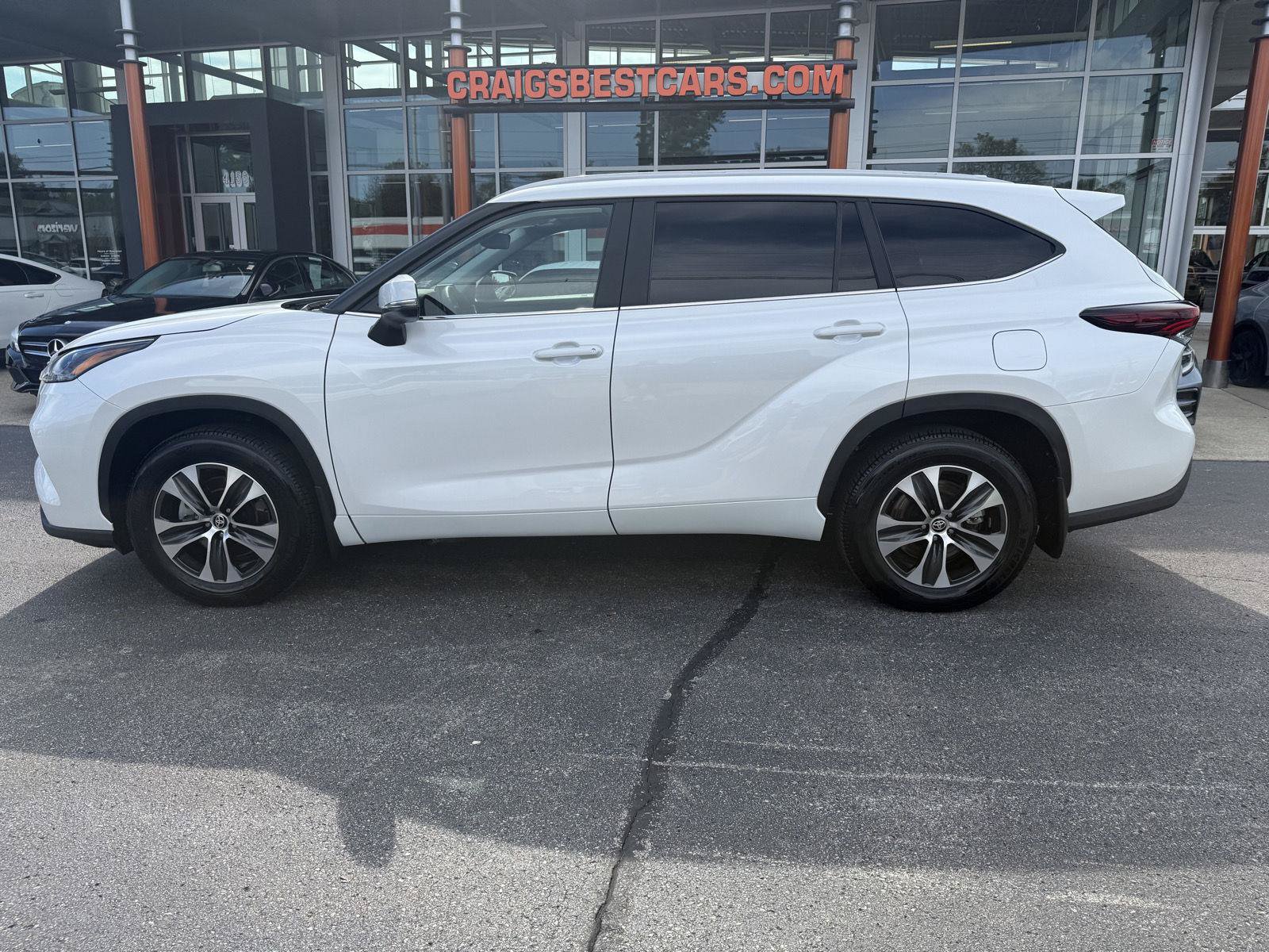 Used 2026 Toyota Highlander XLE AWD/4WD image 1