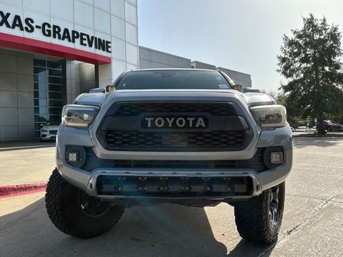 Used 2018 Toyota Tacoma TRD Off-Road AWD/4WD image 3