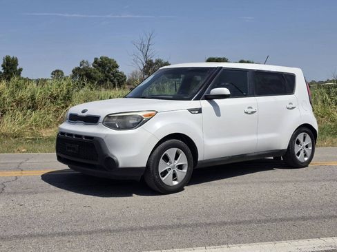 Used 2014 Kia Soul FWD image 2