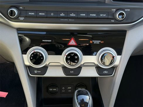 Used 2019 Hyundai Elantra SEL image 21