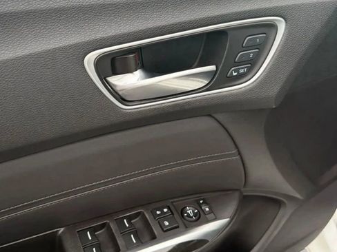 Used 2018 Acura TLX FWD image 12