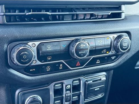 Used 2024 Jeep Wrangler Willys image 15