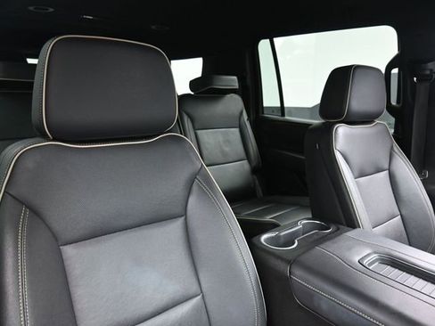 Used 2023 Chevrolet Suburban Premier image 31