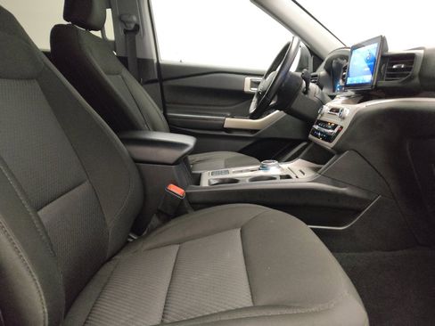 Used 2023 Ford Explorer XLT RWD image 21