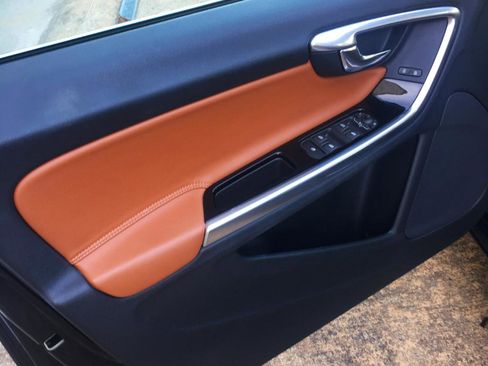 Used 2015 Volvo S60 T5 Platinum image 10