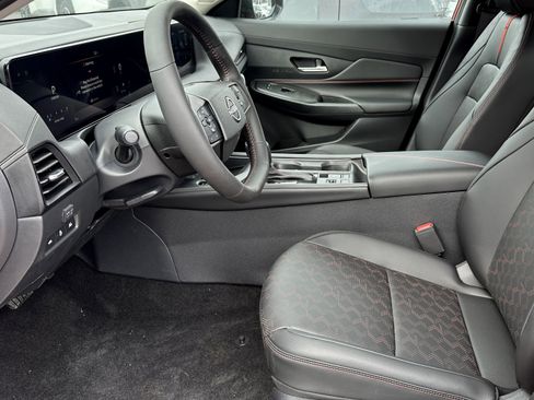 New 2026 Nissan Sentra SR w/ SR Premium Package FWD image 23