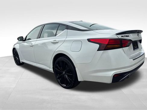 Used 2022 Nissan Altima 2.5 SR w/ Midnight Edition Package AWD/4WD image 3