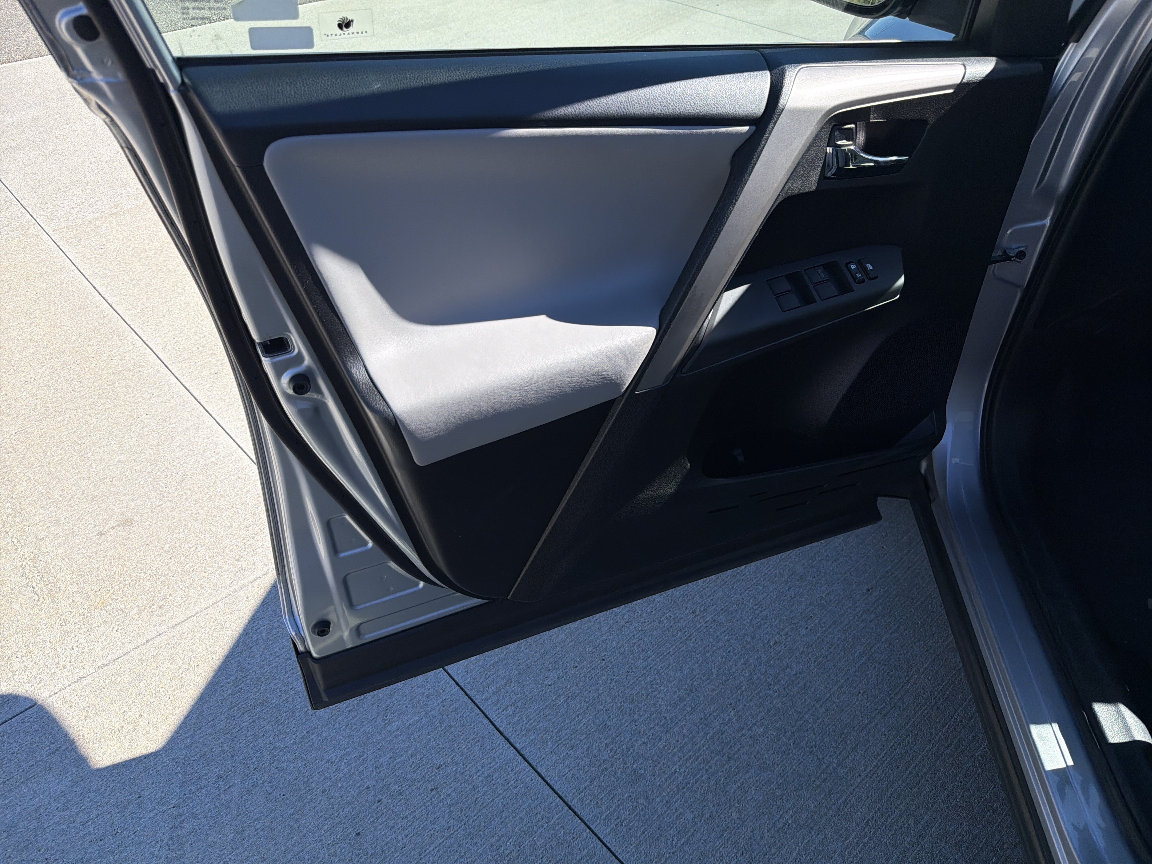 Used 2016 Toyota RAV4 XLE FWD image 14