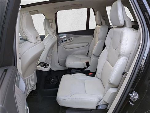 Certified 2025 Volvo XC90 B6 Ultra w/ Lounge Package image 18