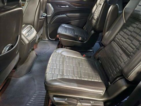 Used 2021 Cadillac Escalade Premium Luxury Platinum image 18