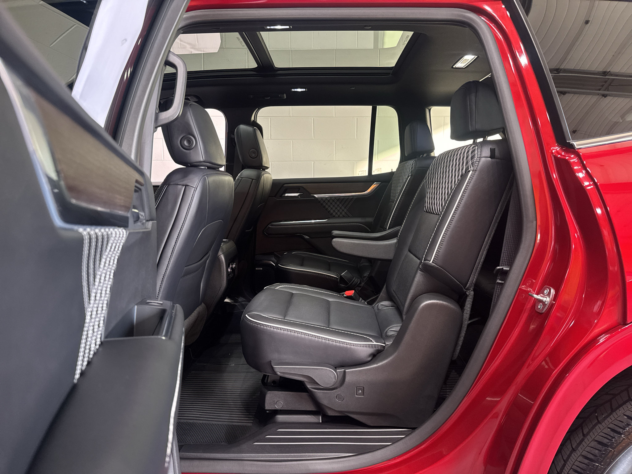Used 2025 GMC Acadia Denali w/ Super Cruise Package AWD/4WD image 12