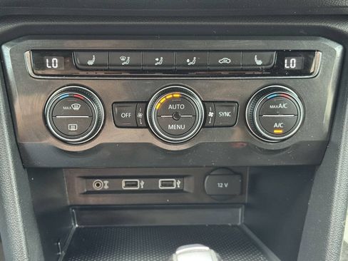 Used 2018 Volkswagen Tiguan SE AWD/4WD image 25