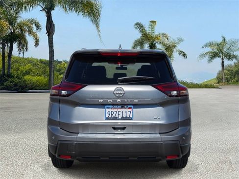 Used 2024 Nissan Rogue SV w/ SV Premium Package FWD image 5