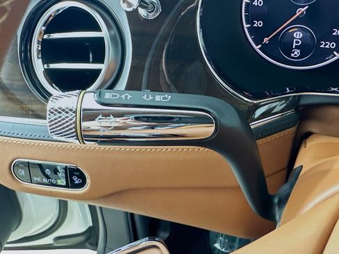 Used 2022 Bentley Flying Spur V8 AWD/4WD image 59