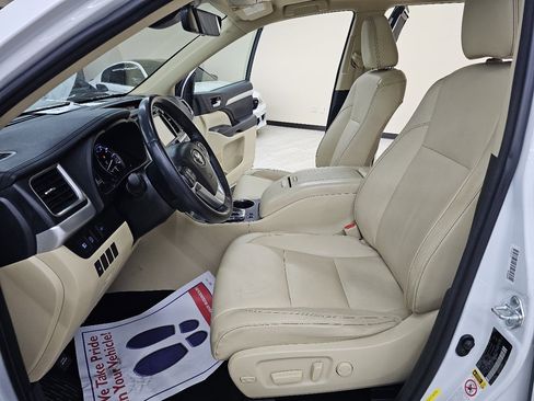 Used 2018 Toyota Highlander XLE image 19