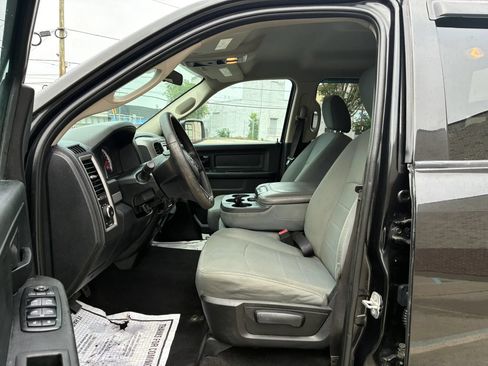 Used 2017 RAM 1500 Express w/ Express Value Package AWD/4WD image 10