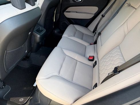 New 2027 Volvo XC60 B5 Plus AWD/4WD image 18