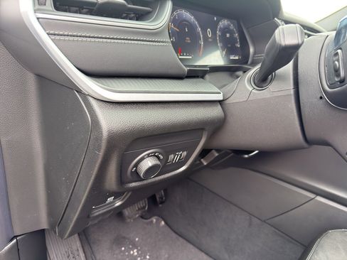 New 2025 Jeep Grand Cherokee Altitude image 13