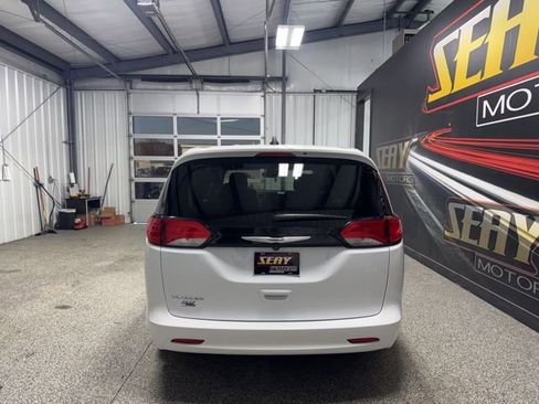 Used 2024 Chrysler Voyager LX FWD image 19