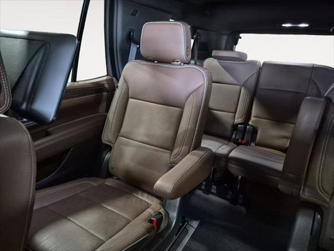 Used 2023 Chevrolet Tahoe High Country w/ Advanced Technology Package image 16