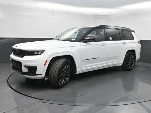 Used 2023 Jeep Grand Cherokee L Summit w/ High Altitude Package AWD/4WD image 31