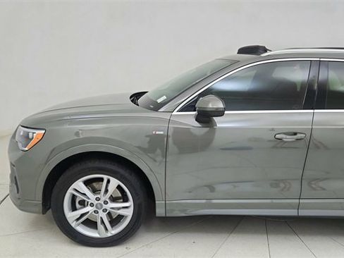 Used 2020 Audi Q3 2.0T Premium w/ Convenience Package image 4
