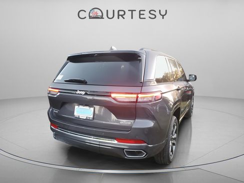 New 2025 Jeep Grand Cherokee Overland w/ Luxury Tech Group IV image 3