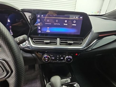 Used 2024 Chevrolet Trax RS FWD image 13
