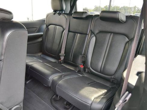Certified 2024 Jeep Wagoneer Series II w/ Flexible Seating Group RWD image 12