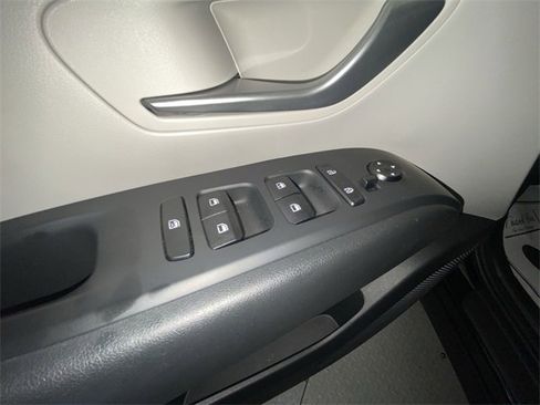 Used 2024 Hyundai Tucson SE image 13