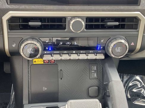 Used 2026 Toyota Tacoma Limited AWD/4WD image 40