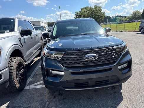 Used 2024 Ford Explorer XLT w/ Equipment Group 202A AWD/4WD image 3