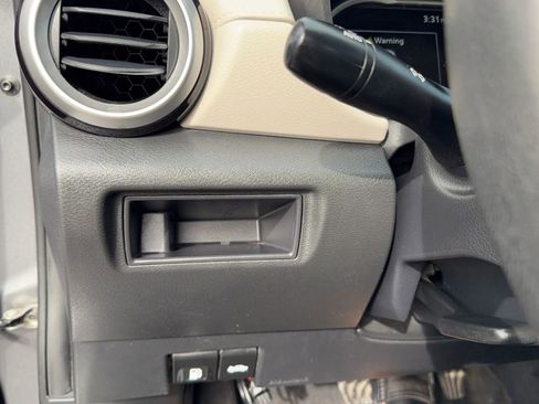 Used 2021 Nissan Versa SV image 18