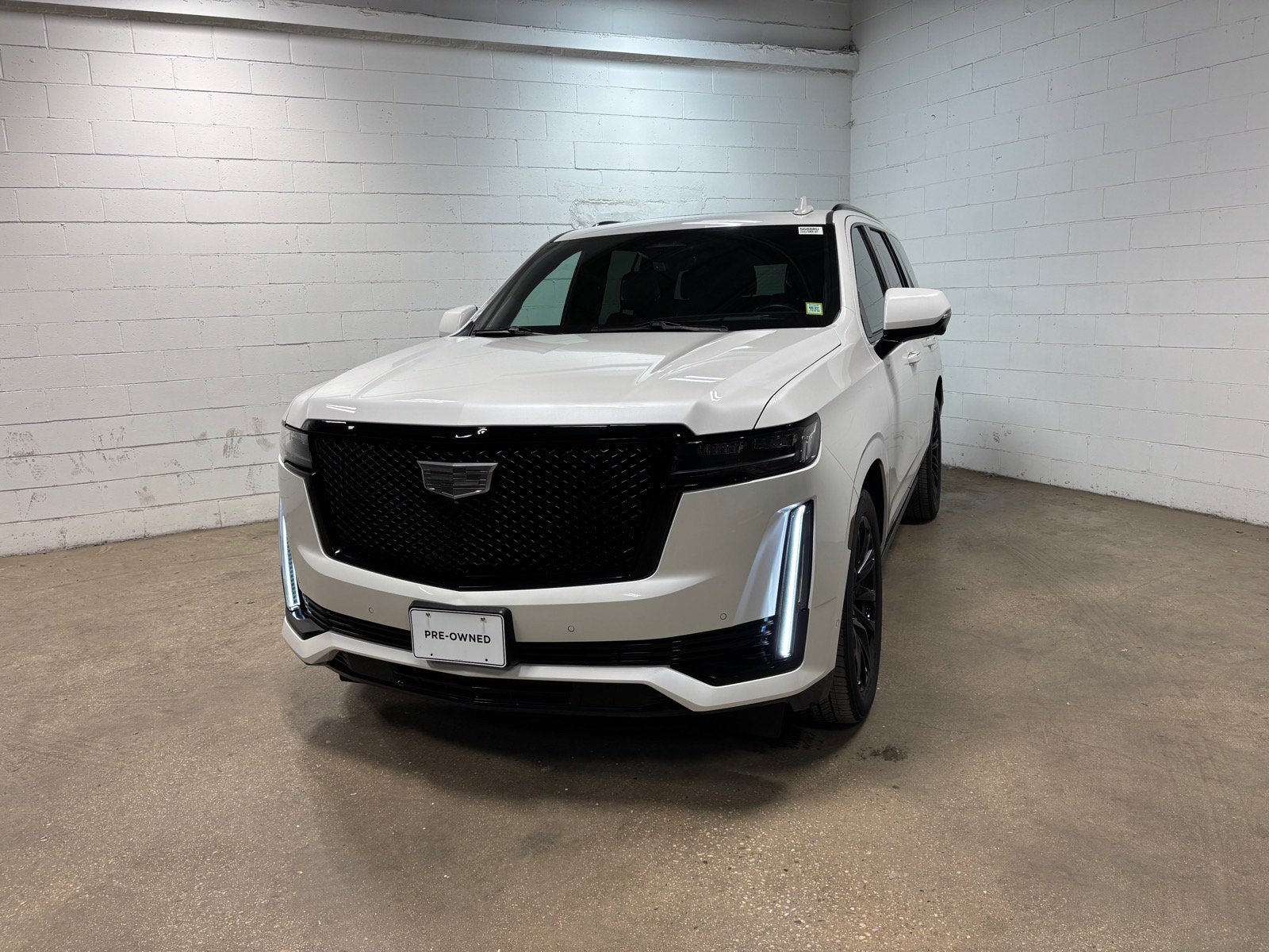 Used 2023 Cadillac Escalade Sport w/ LPO, ONYX Package AWD/4WD image 2