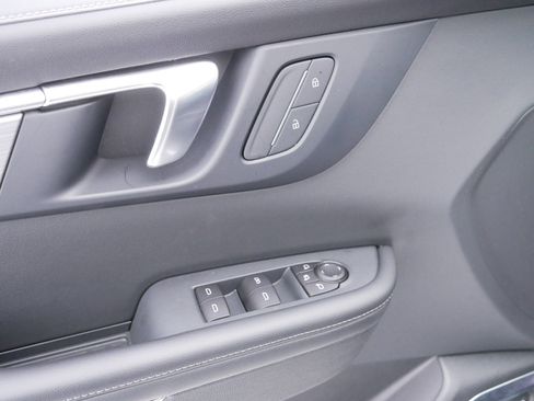 Certified 2025 Buick Enclave Preferred image 19