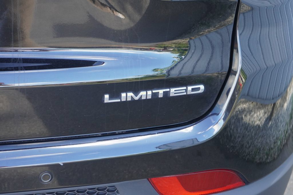 Used 2024 Jeep Compass Limited AWD/4WD image 8