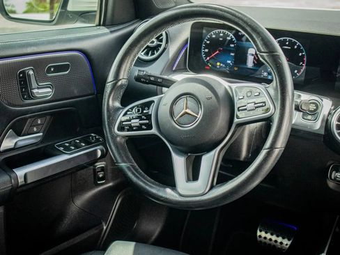 Used 2020 Mercedes-Benz GLB 250 w/ Premium Package image 22