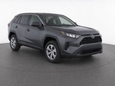 Used 2022 Toyota RAV4 LE AWD/4WD image 2