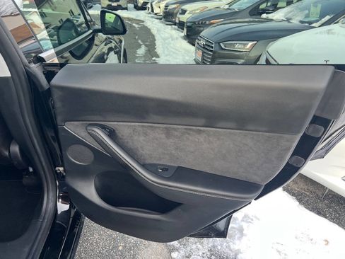 Used 2021 Tesla Model Y Long Range image 15