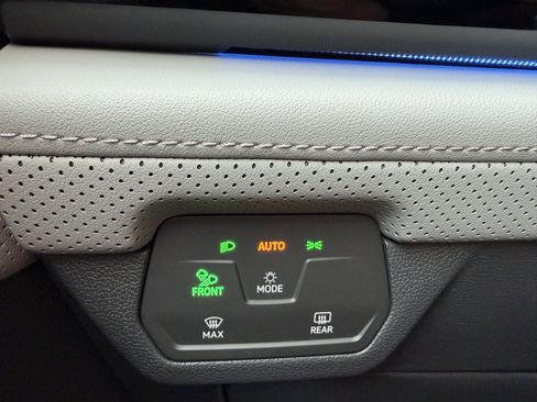 Used 2024 Volkswagen Atlas Peak Edition SEL image 29