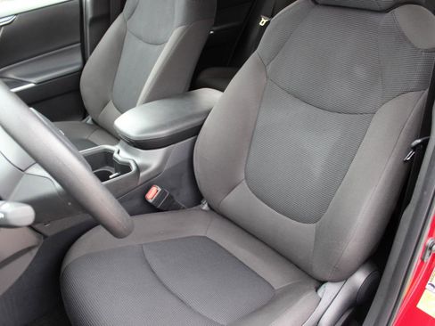 Used 2025 Toyota RAV4 LE image 13