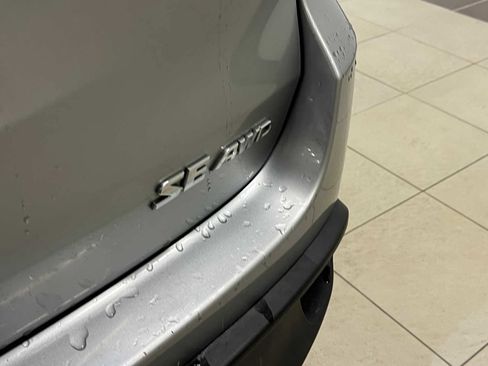 Used 2018 Toyota Highlander SE image 6