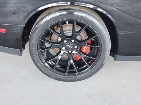 Used 2016 Dodge Challenger SRT Hellcat RWD image 5