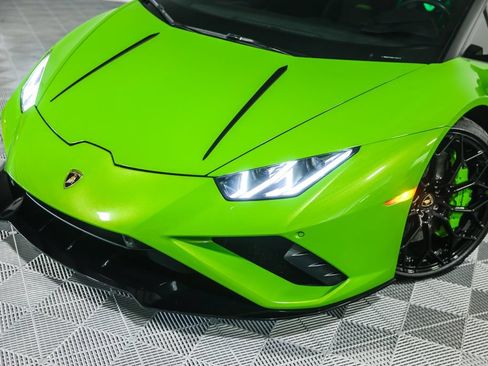 Used 2021 Lamborghini Huracan EVO RWD image 12
