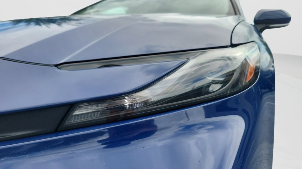 Used 2025 Toyota Camry SE FWD image 9